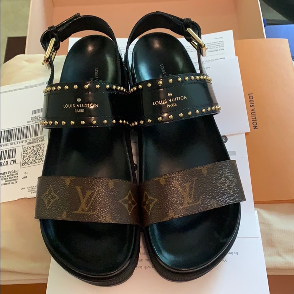 BRAND NEW LV SANDALS SIZE 40